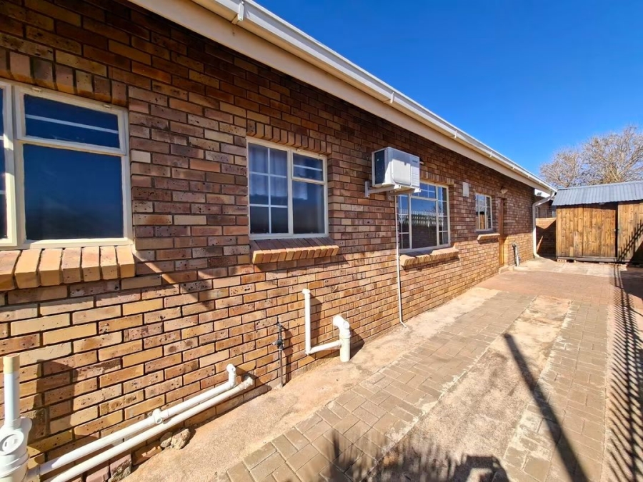 2 Bedroom Property for Sale in Rhodesdene Northern Cape